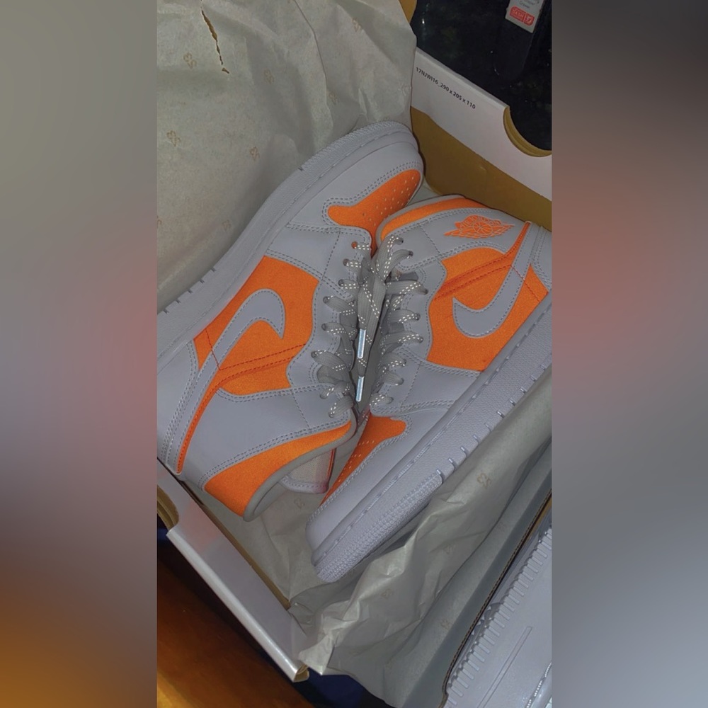 air jordan mid orange and white SE 'bright citrus' 2021